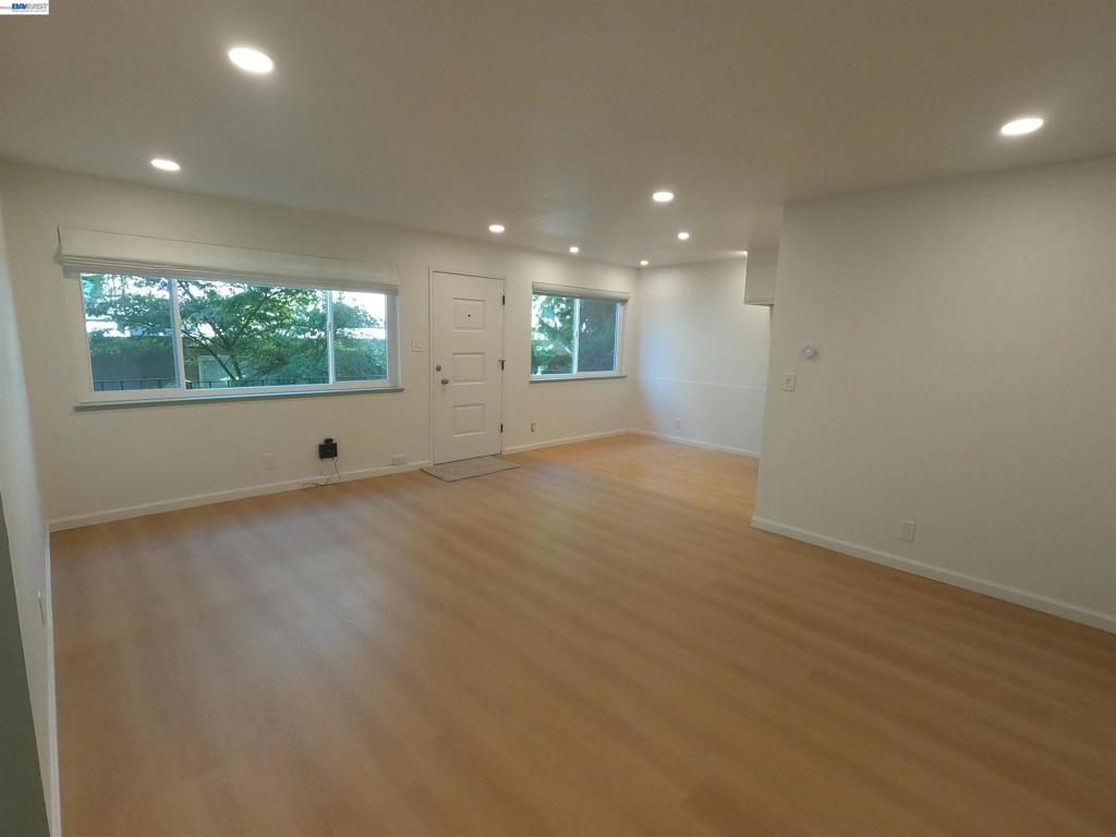 1124 Hollywood Ave Property Photo 5