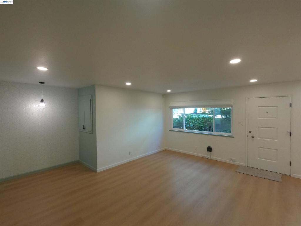 1124 Hollywood Ave Property Photo 6