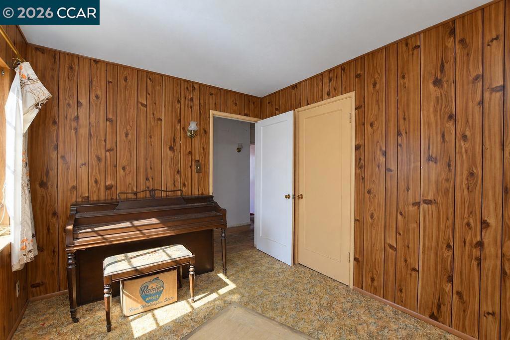 2025 Woodland Dr Property Photo 16