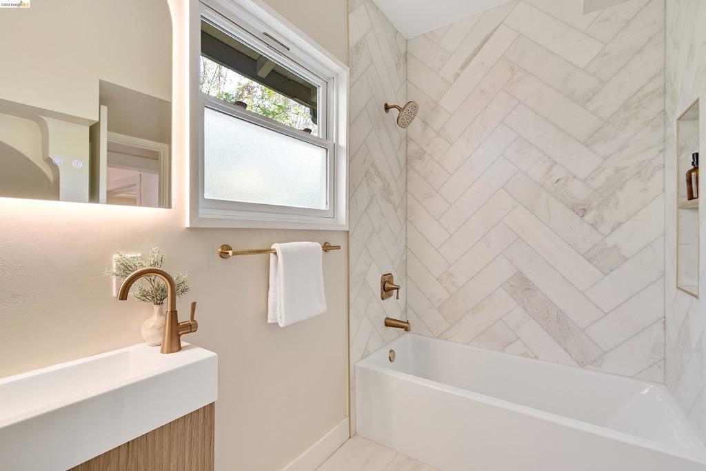 6417 Hillegass Ave Property Photo 22