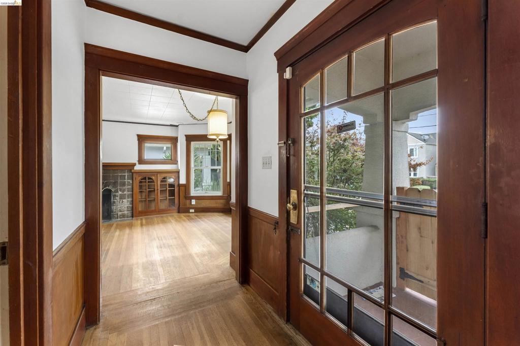 1924 Ward St Property Photo 6