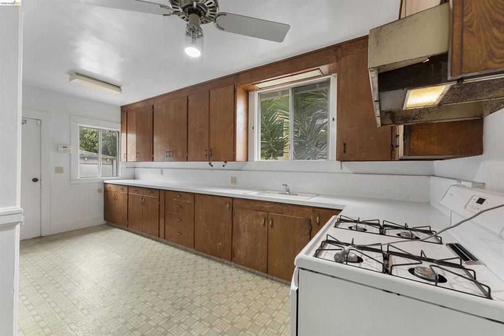 1924 Ward St Property Photo 28