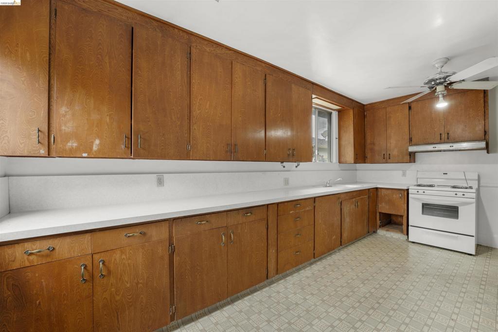 1924 Ward St Property Photo 31