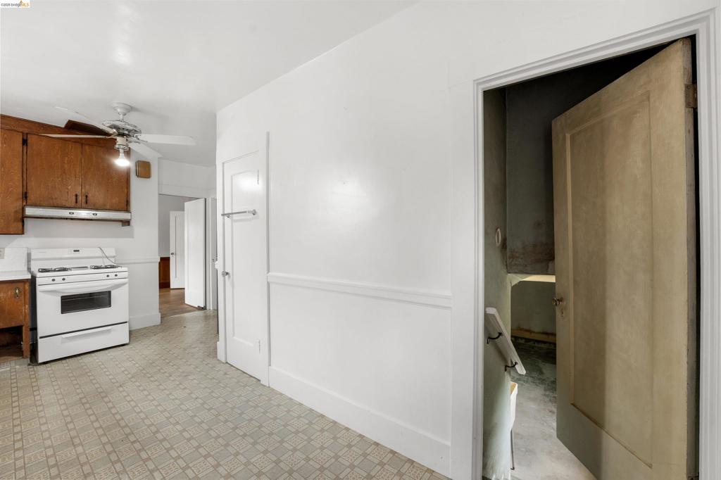 1924 Ward St Property Photo 32