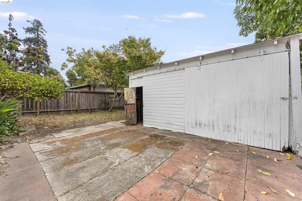 1924 Ward St Property Photo 37
