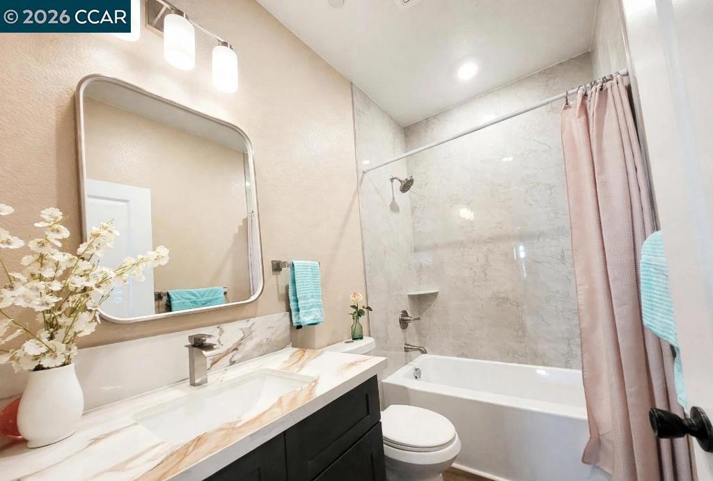 4528 Austin St Property Photo 16