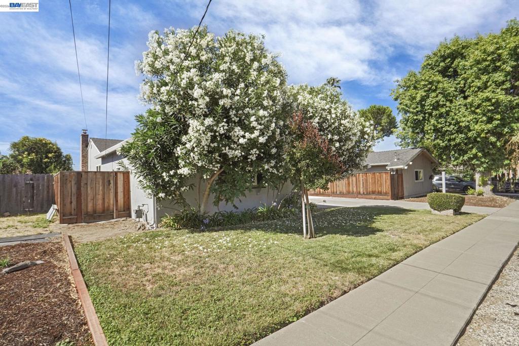 2765 Kennedy St Property Photo 5