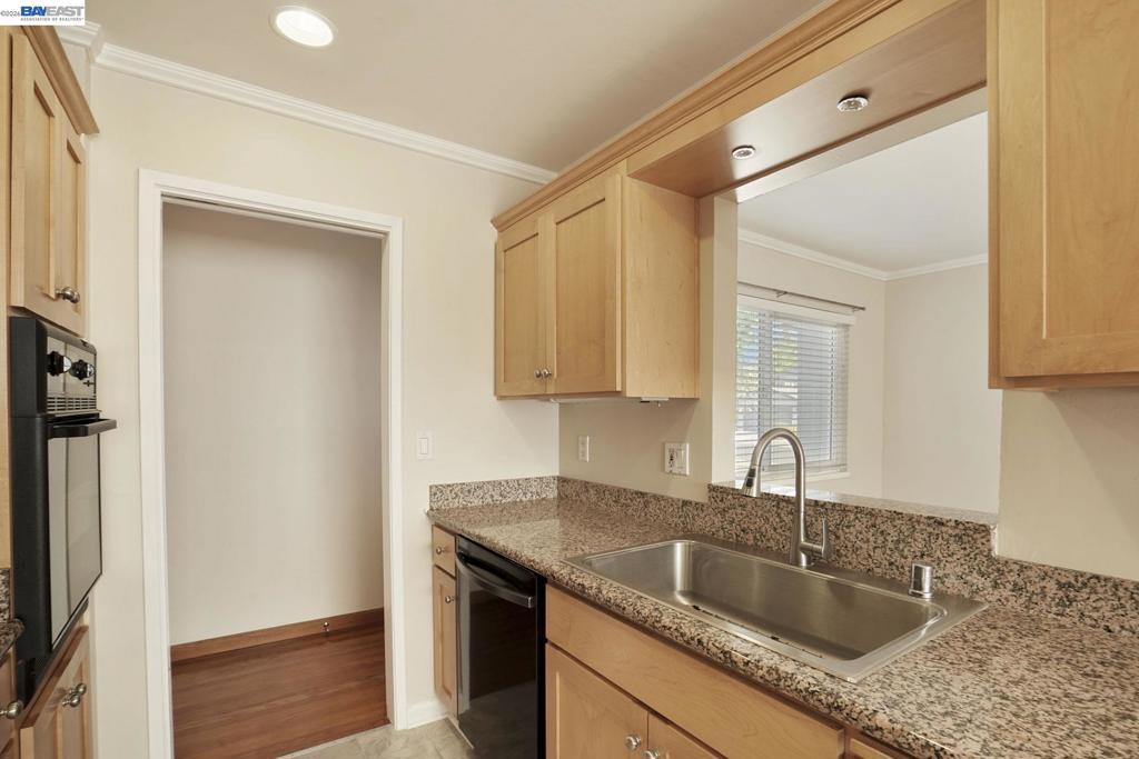 2765 Kennedy St Property Photo 10