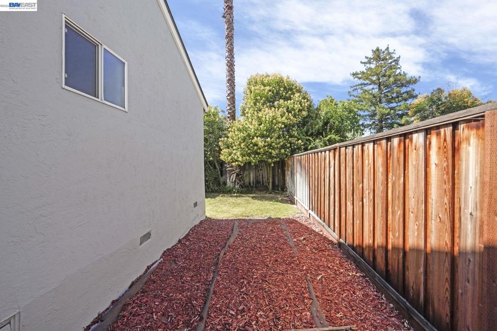 2765 Kennedy St Property Photo 39