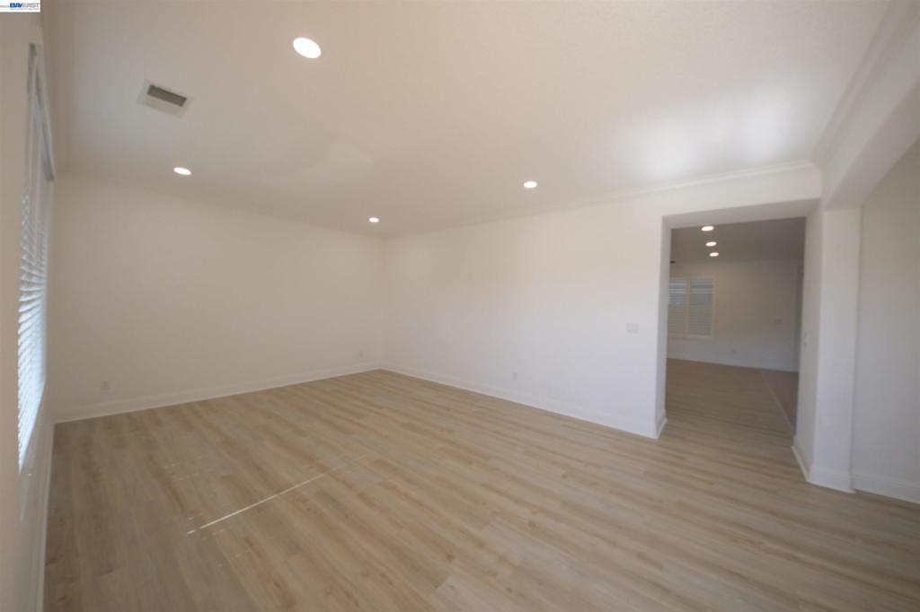 7 Diamondwood Ct Property Photo 2