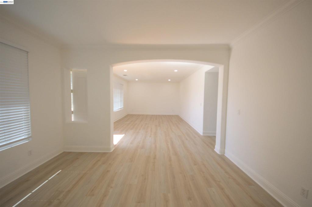7 Diamondwood Ct Property Photo 3