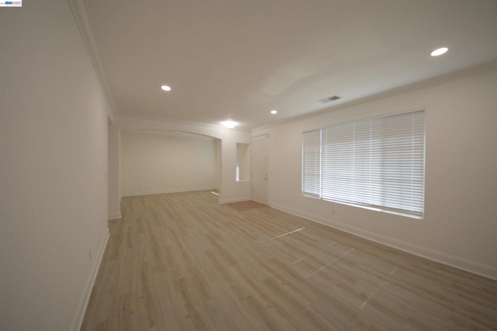 7 Diamondwood Ct Property Photo 4