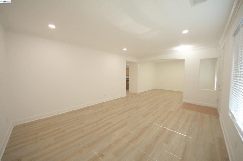 7 Diamondwood Ct Property Photo 5
