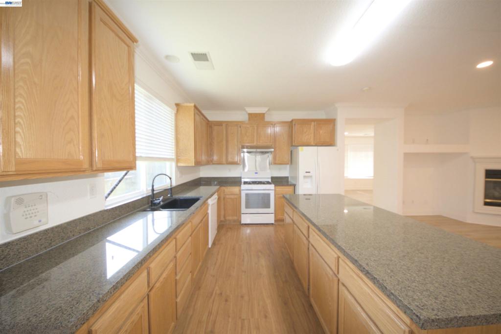 7 Diamondwood Ct Property Photo 8