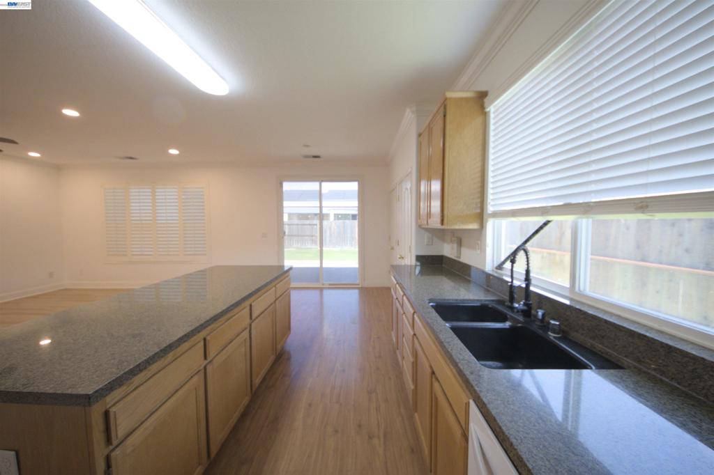 7 Diamondwood Ct Property Photo 9