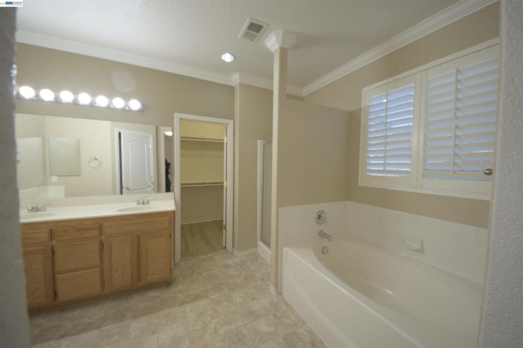 7 Diamondwood Ct Property Photo 18