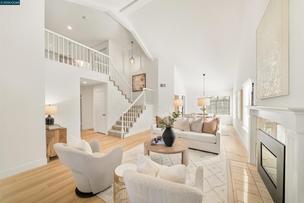40 Saint Tropez Ct Property Photo 11