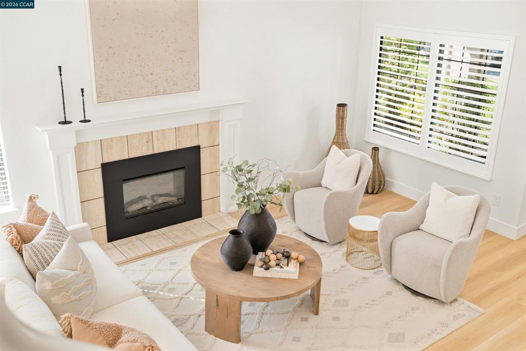 40 Saint Tropez Ct Property Photo 14