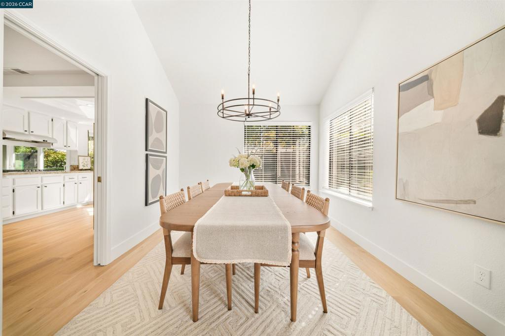 40 Saint Tropez Ct Property Photo 17