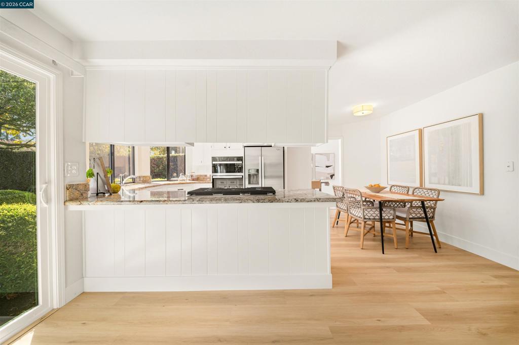 40 Saint Tropez Ct Property Photo 18