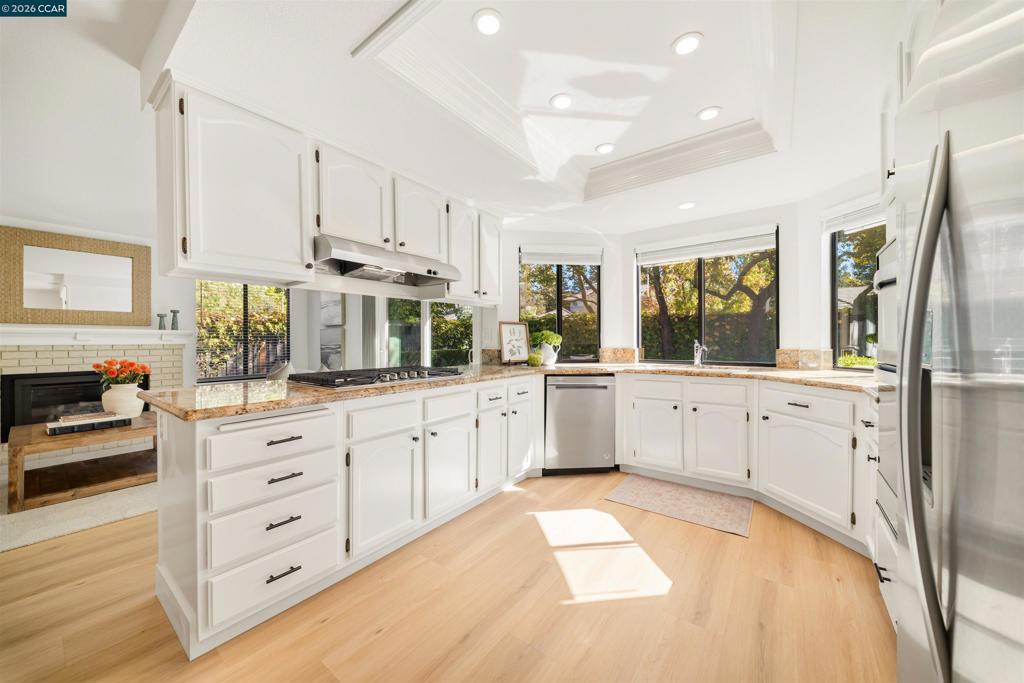 40 Saint Tropez Ct Property Photo 20