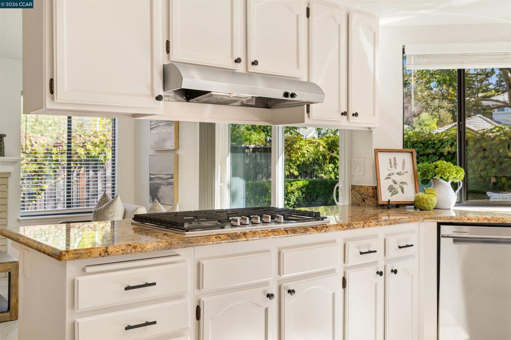 40 Saint Tropez Ct Property Photo 21