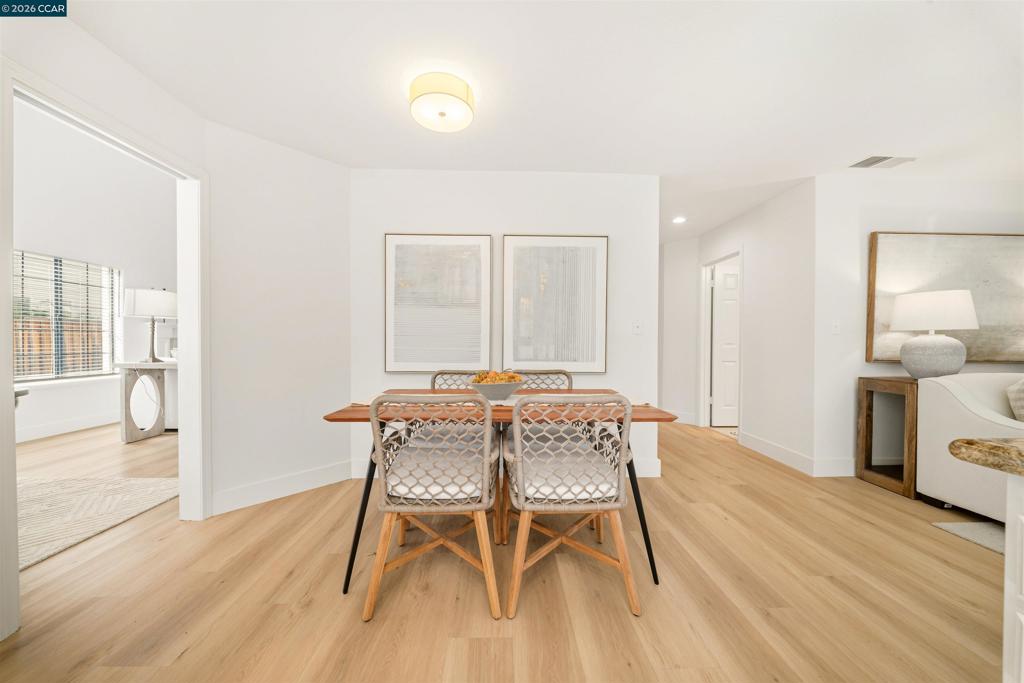 40 Saint Tropez Ct Property Photo 24