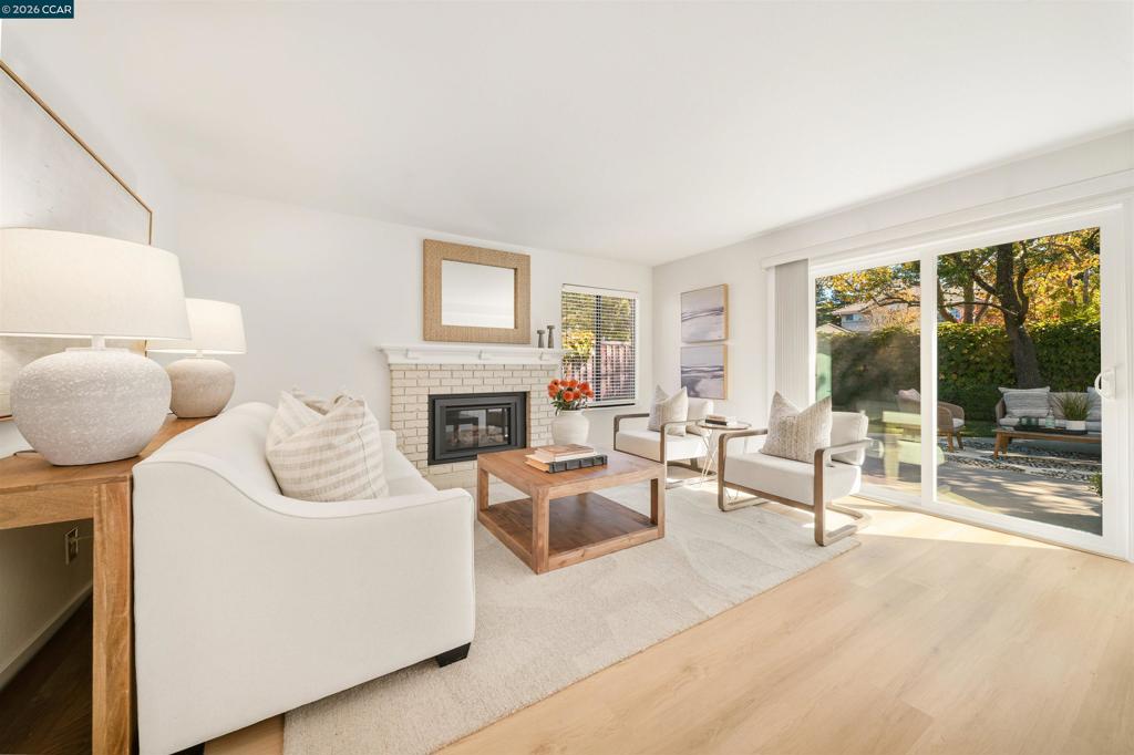 40 Saint Tropez Ct Property Photo 25