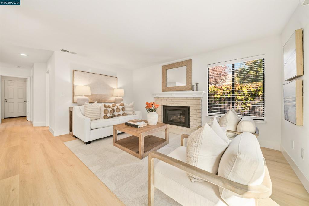 40 Saint Tropez Ct Property Photo 26