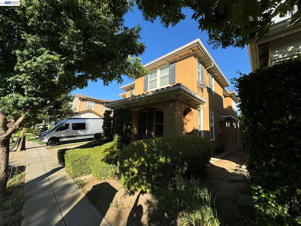 220 N Lafayette St Property Photo 2