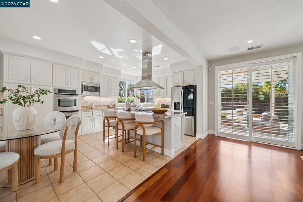 884 Bandol Way Property Photo 7
