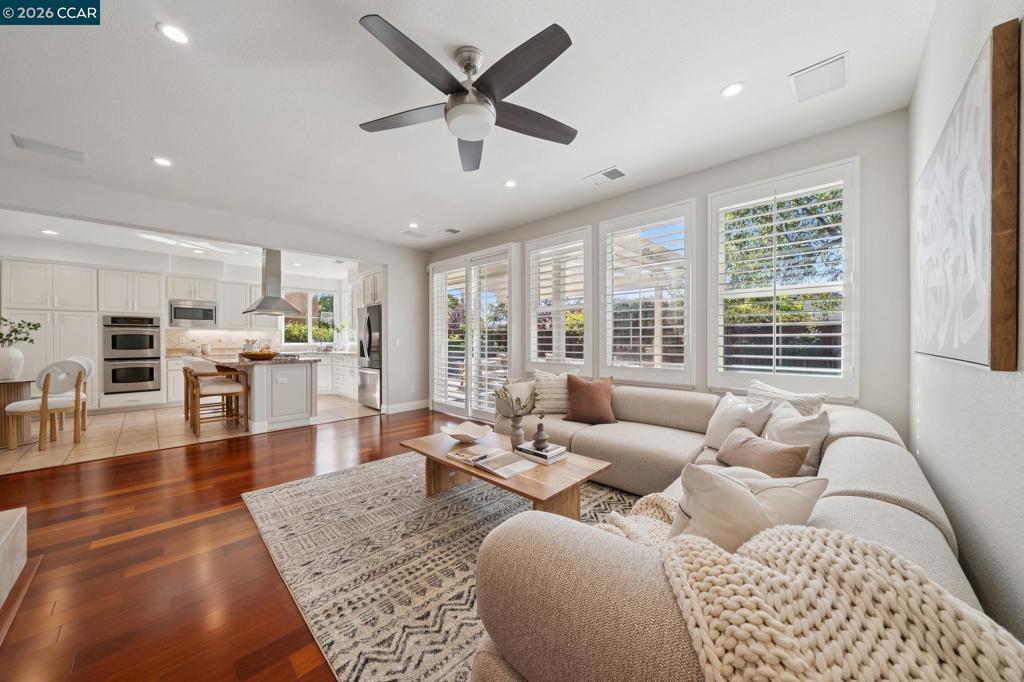 884 Bandol Way Property Photo 17