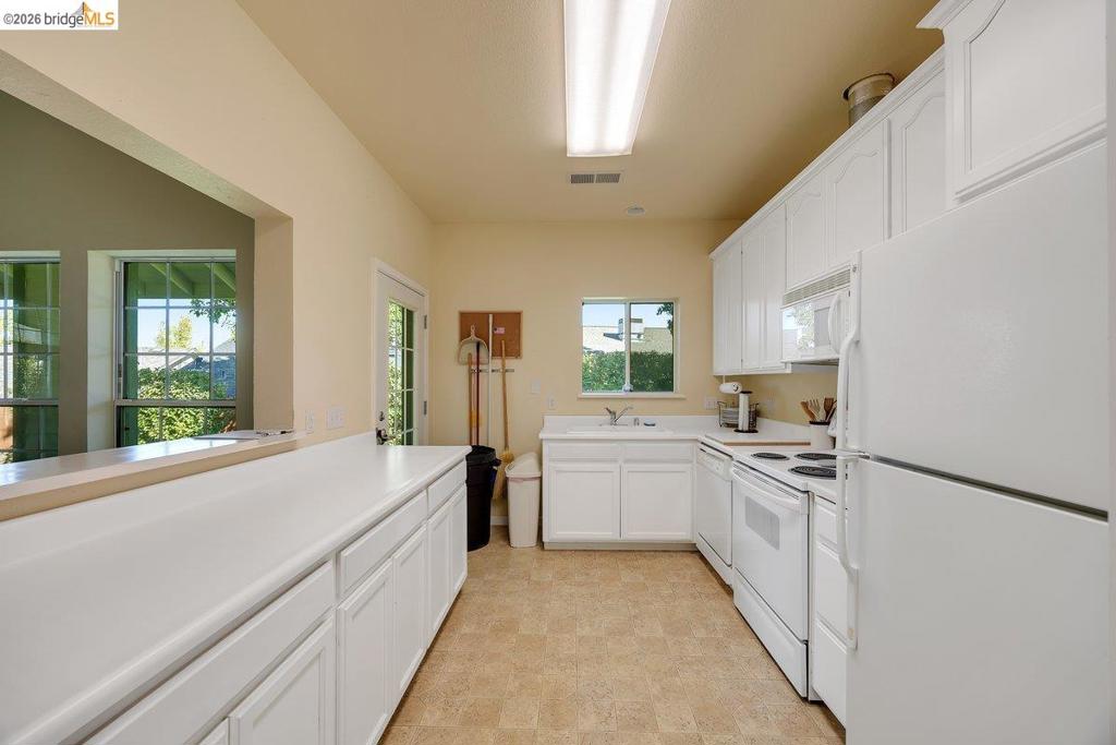 981 Country Ln Property Photo 30