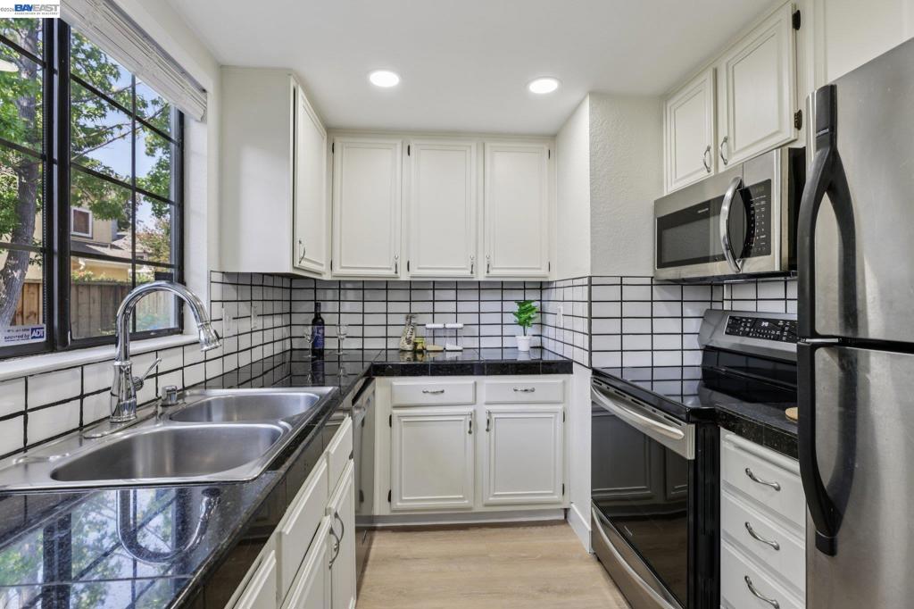 34671 Agree Ter Property Photo 6