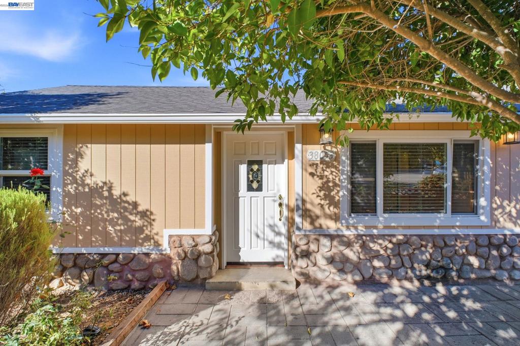 38053 Canyon Heights Drive Property Photo 1