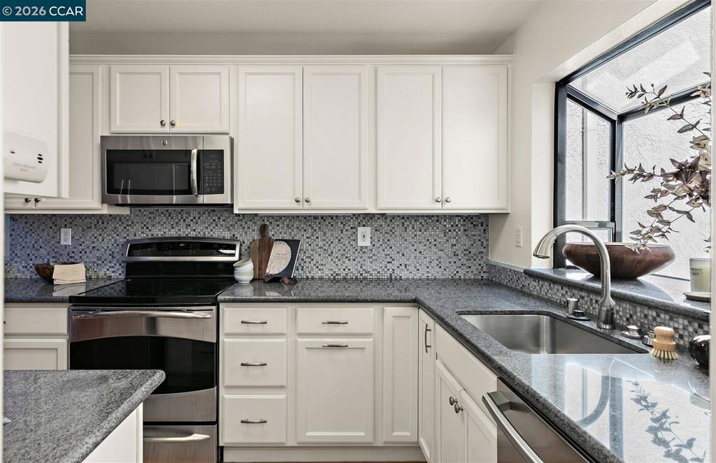 2596 Oak Rd 275 Property Photo 13