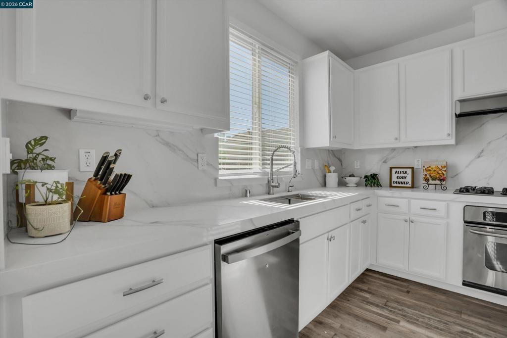 1312 Prominent Dr Property Photo 17