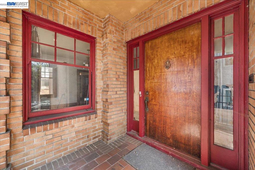 473 Crescent St Property Photo 3