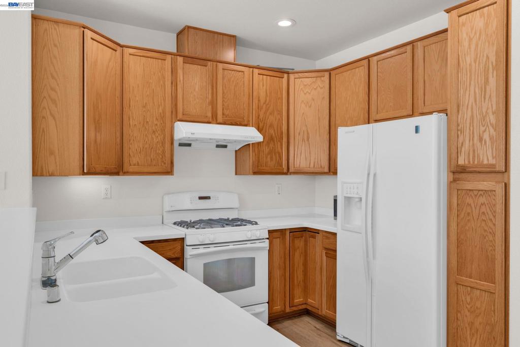 629 Artistic Pl Property Photo 4