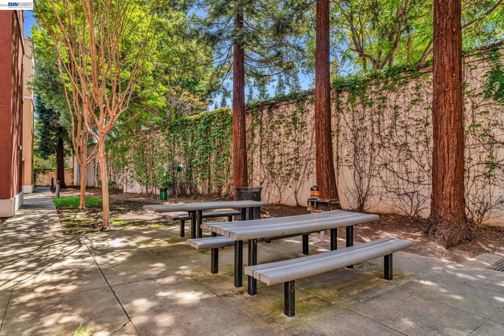 629 Artistic Pl Property Photo 18