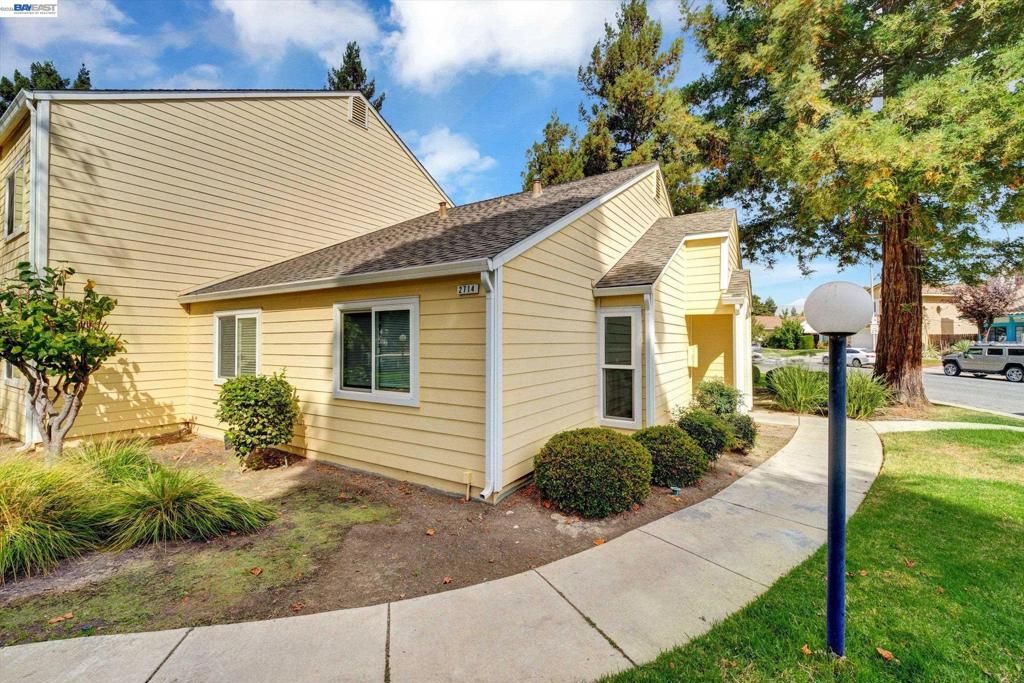 2714 Harvest Ln Property Photo 1
