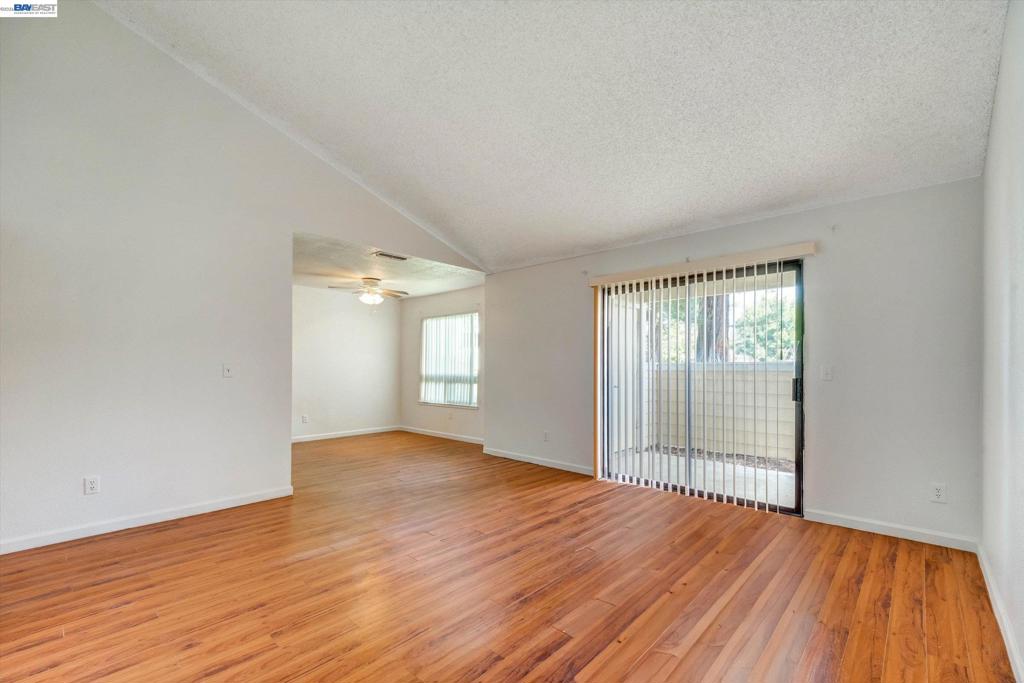 2714 Harvest Ln Property Photo 4