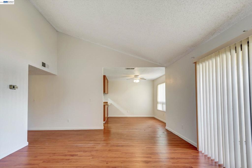 2714 Harvest Ln Property Photo 5
