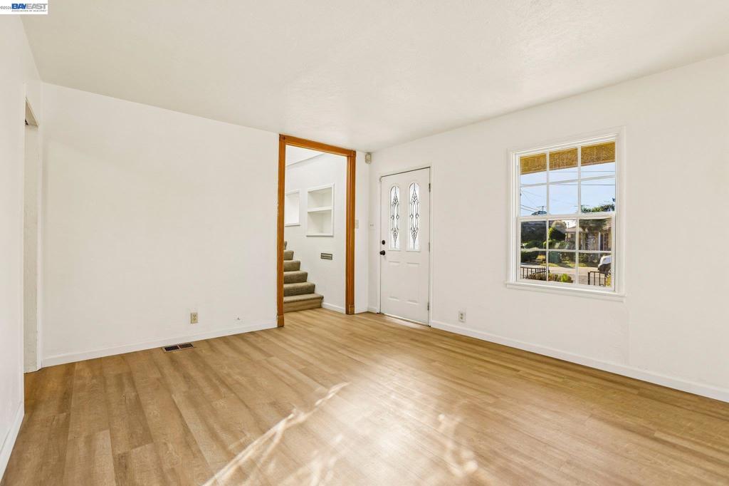 484 Phelps St Property Photo 4
