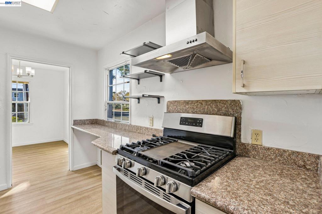 484 Phelps St Property Photo 10
