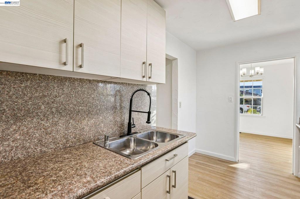 484 Phelps St Property Photo 11