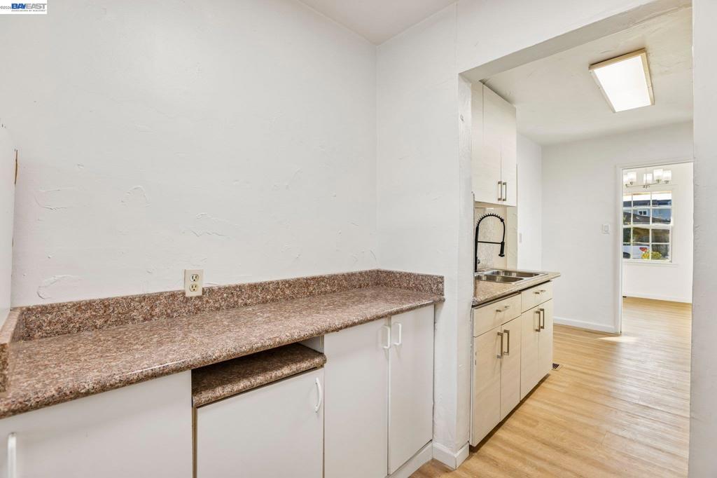 484 Phelps St Property Photo 13