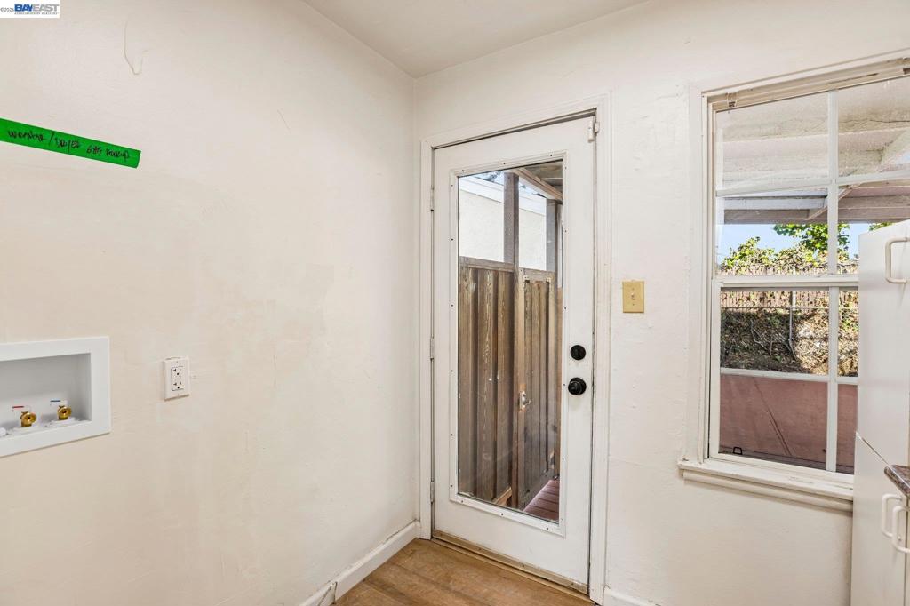 484 Phelps St Property Photo 14