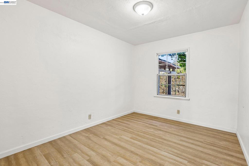 484 Phelps St Property Photo 15