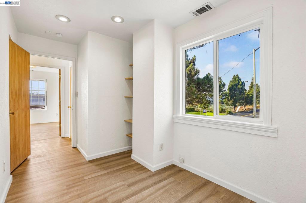 484 Phelps St Property Photo 43
